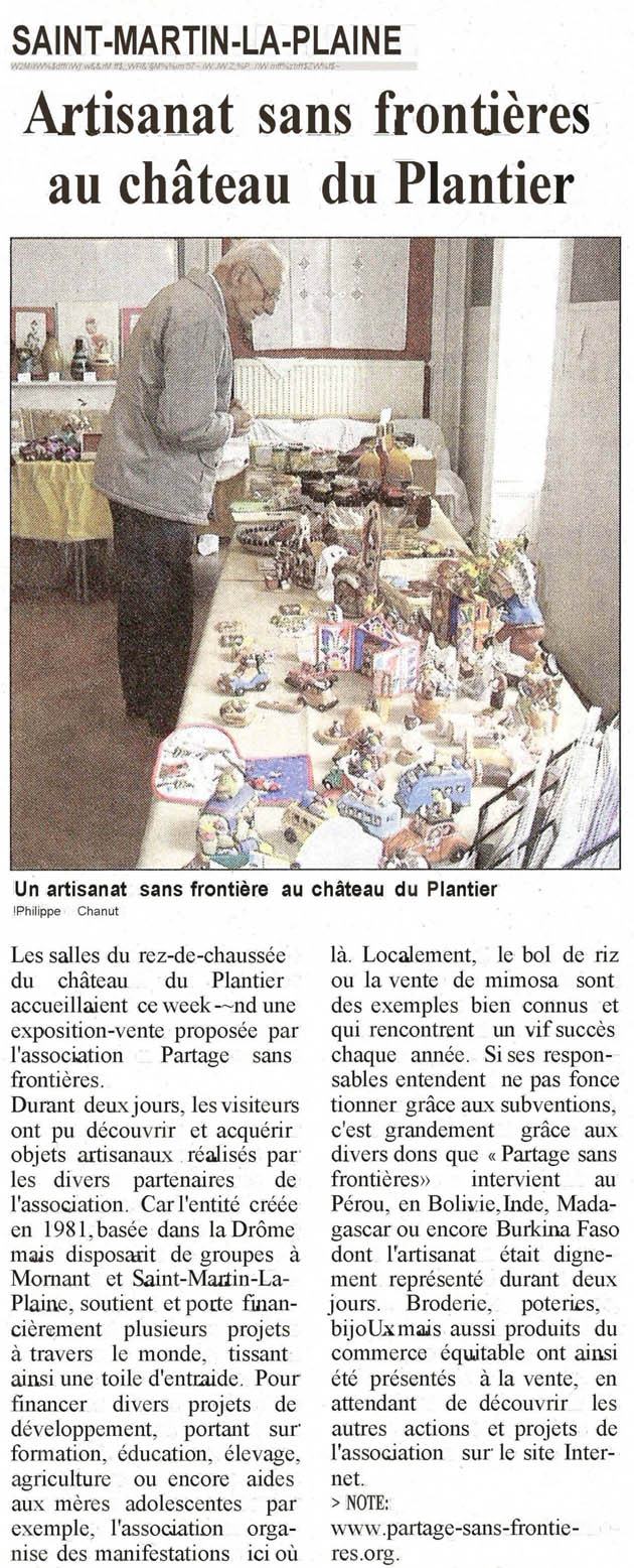 La presse lors du quatorzième marché de printemps de Partage sans Frontières à Montmeyran en 2010
