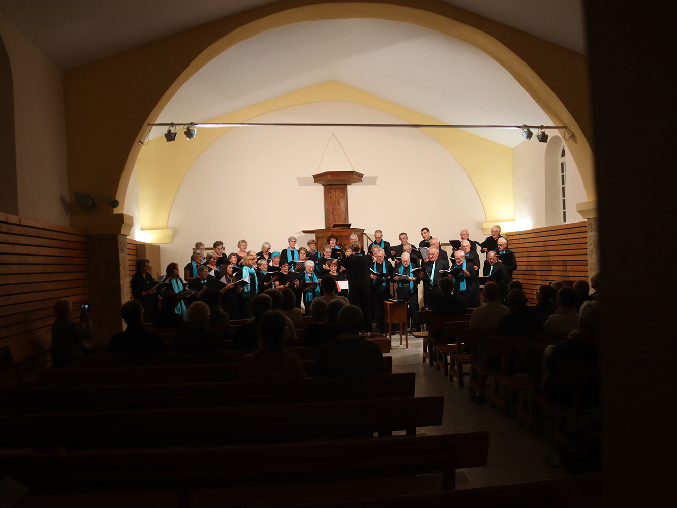 Concert de la chorale de Soyons, "Soyons en choeur" à Châteaudouble au profit de Partage Sans Frontières